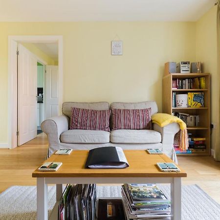 Riverside Cottage Ившам Екстериор снимка