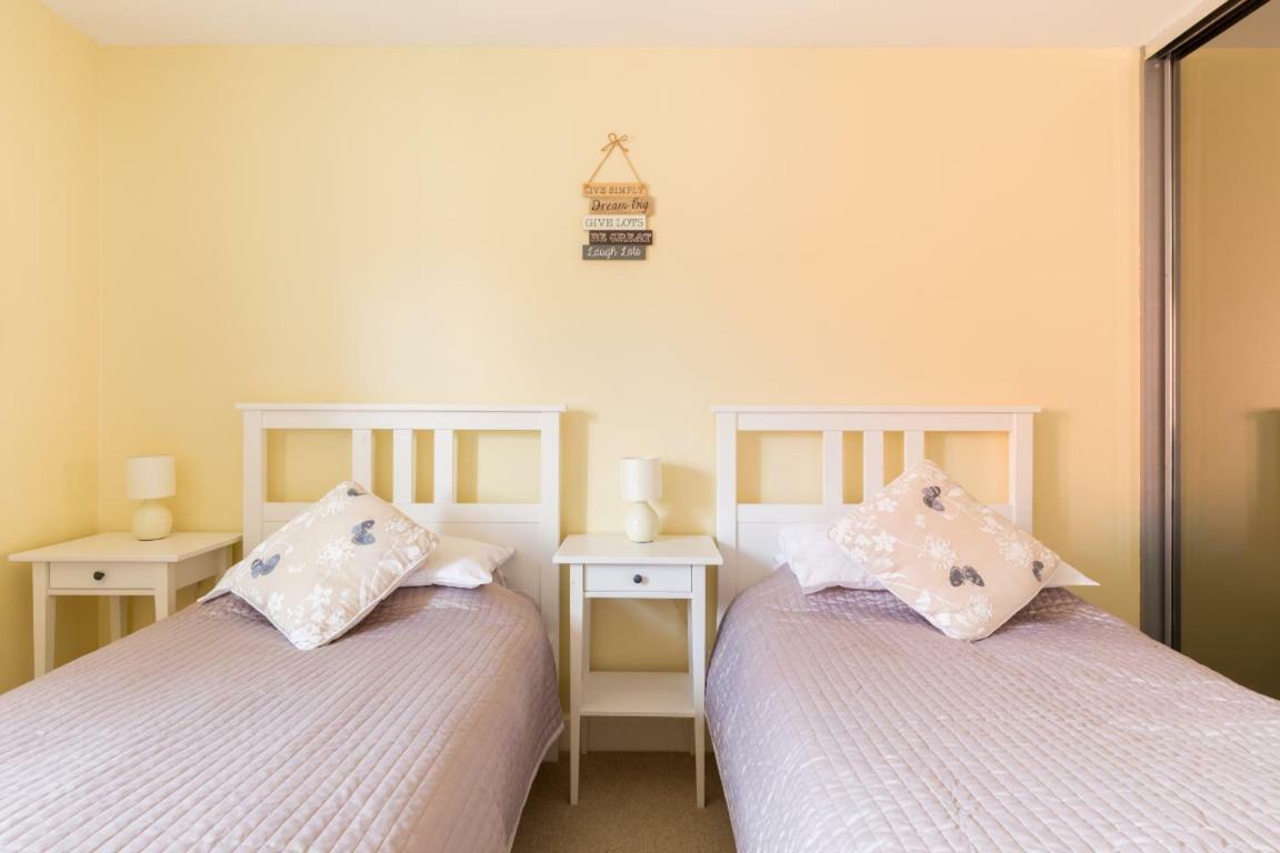 Riverside Cottage Ившам Екстериор снимка
