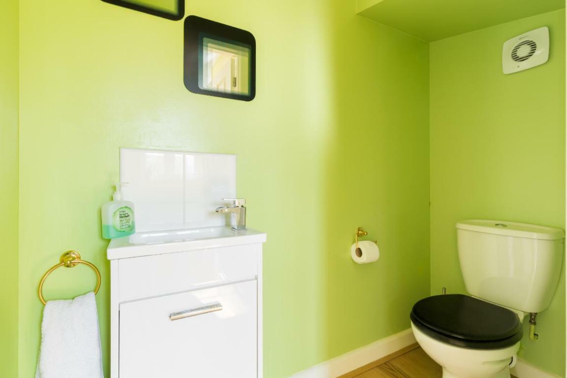 Riverside Cottage Ившам Екстериор снимка