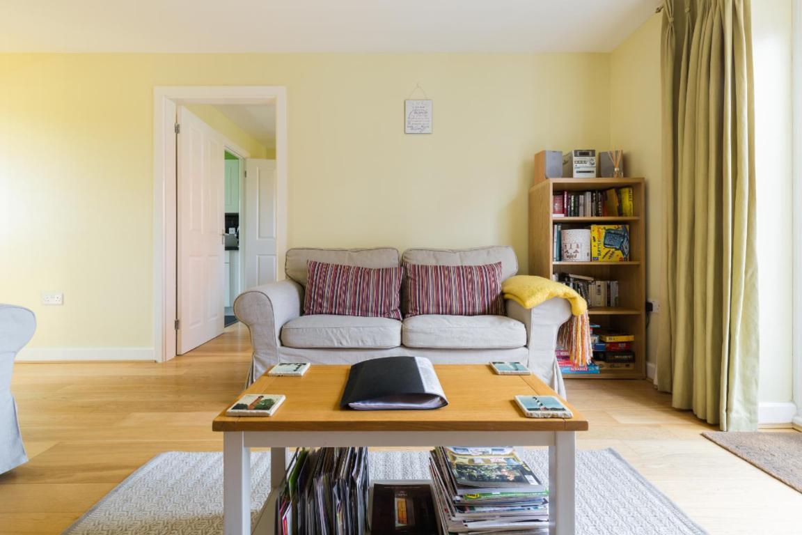 Riverside Cottage Ившам Екстериор снимка